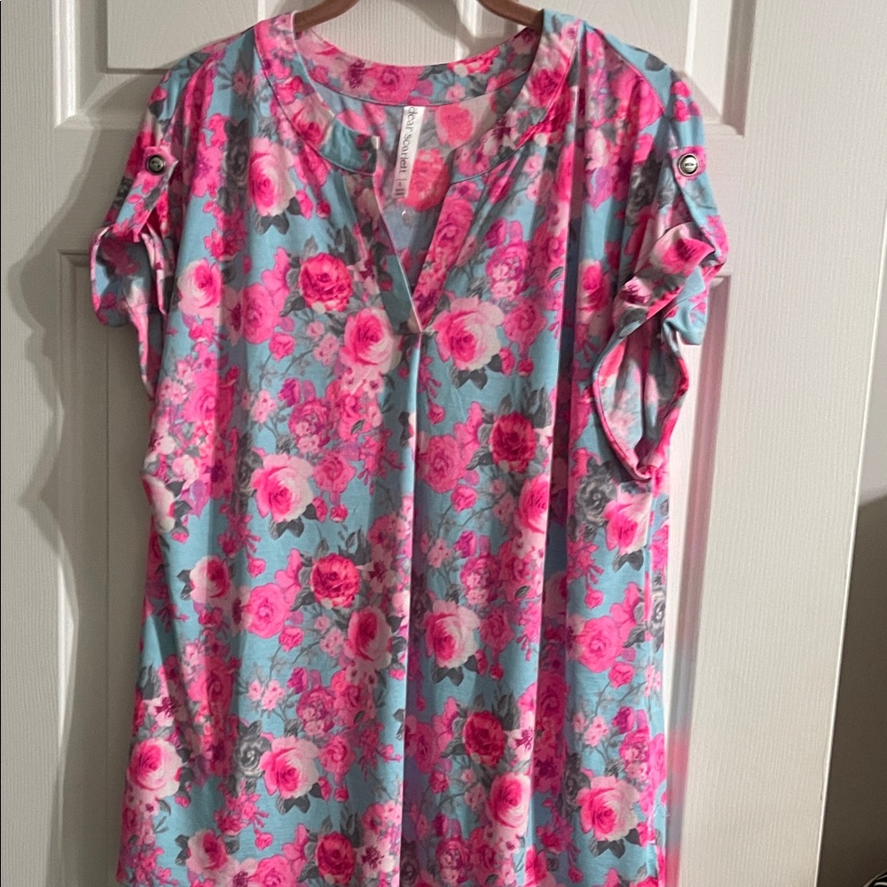 Floral V-Neck Roll-Sleeve Tunic Top - Pink on Blue